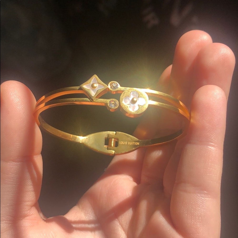✨Louis Vuitton Gold & White Cuff✨